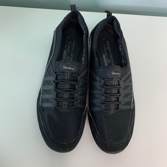 skechers classic fit memory foam womens